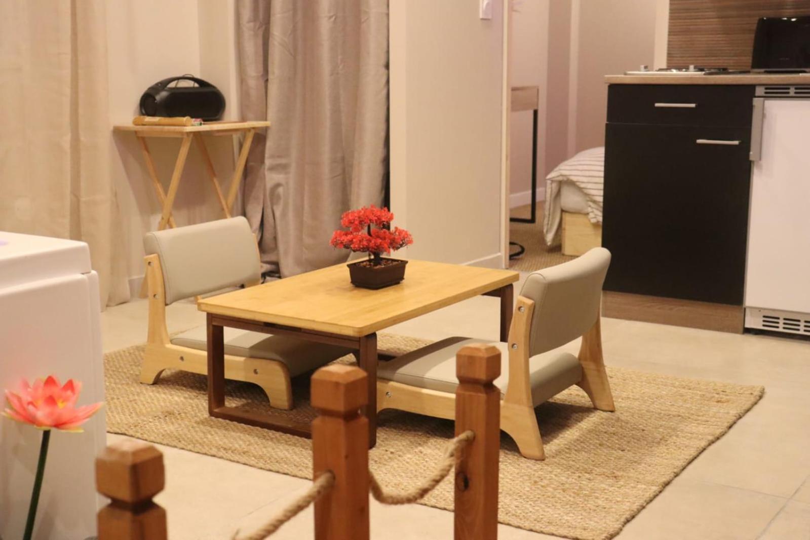 Loveroom Japon Avec Balneotherapie Тулон Екстериор снимка