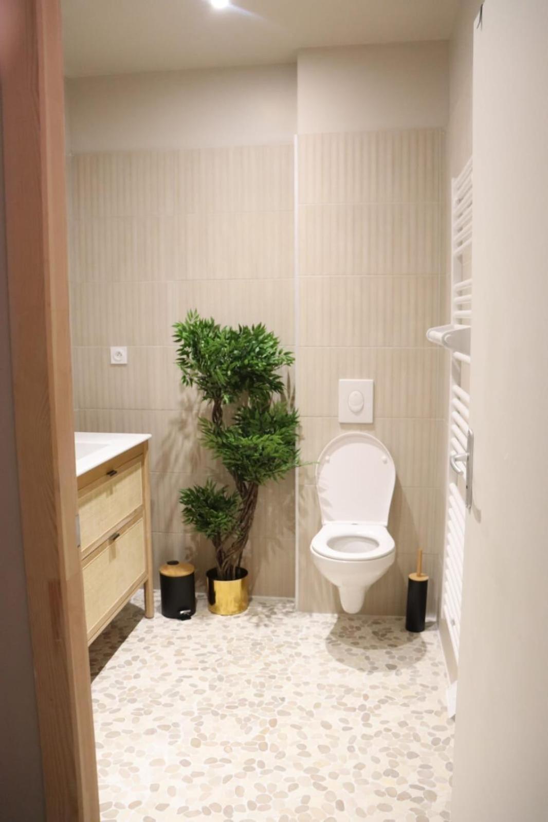 Loveroom Japon Avec Balneotherapie Тулон Екстериор снимка