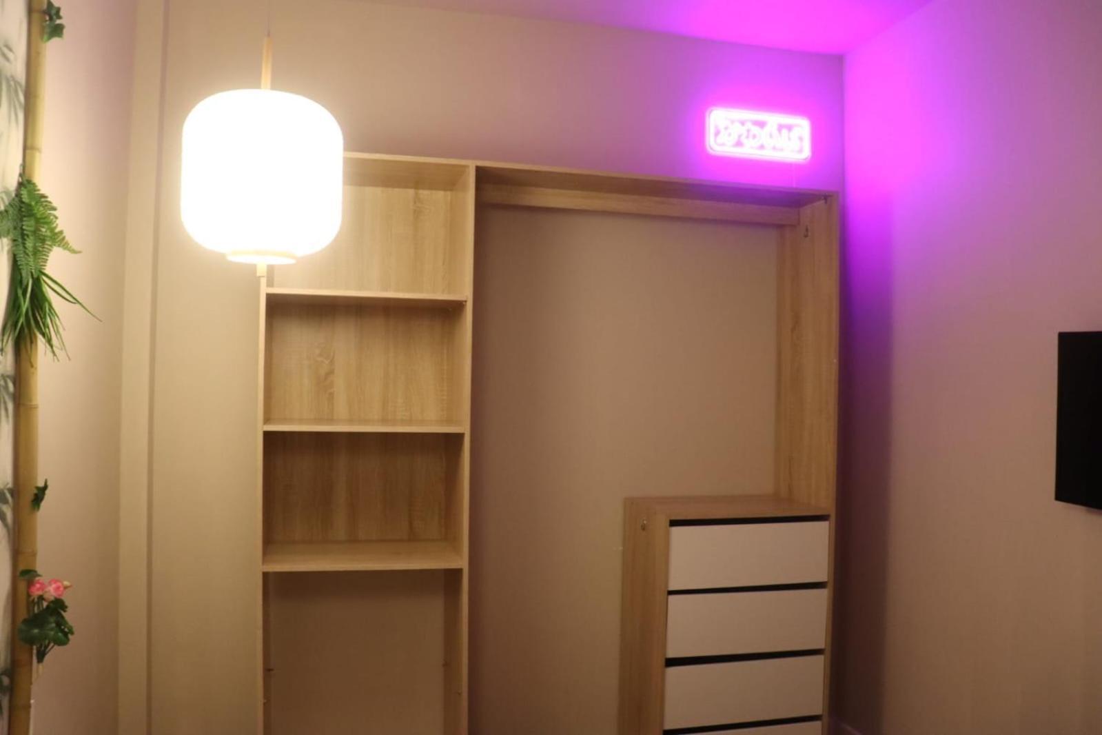 Loveroom Japon Avec Balneotherapie Тулон Екстериор снимка