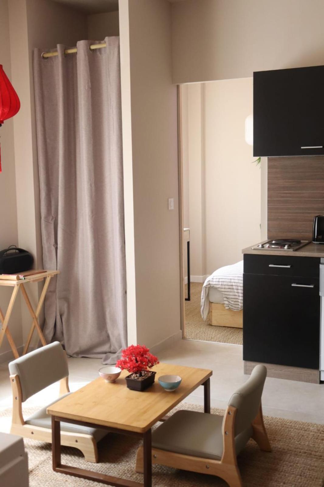 Loveroom Japon Avec Balneotherapie Тулон Екстериор снимка