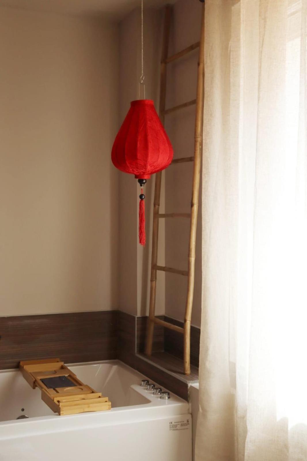 Loveroom Japon Avec Balneotherapie Тулон Екстериор снимка