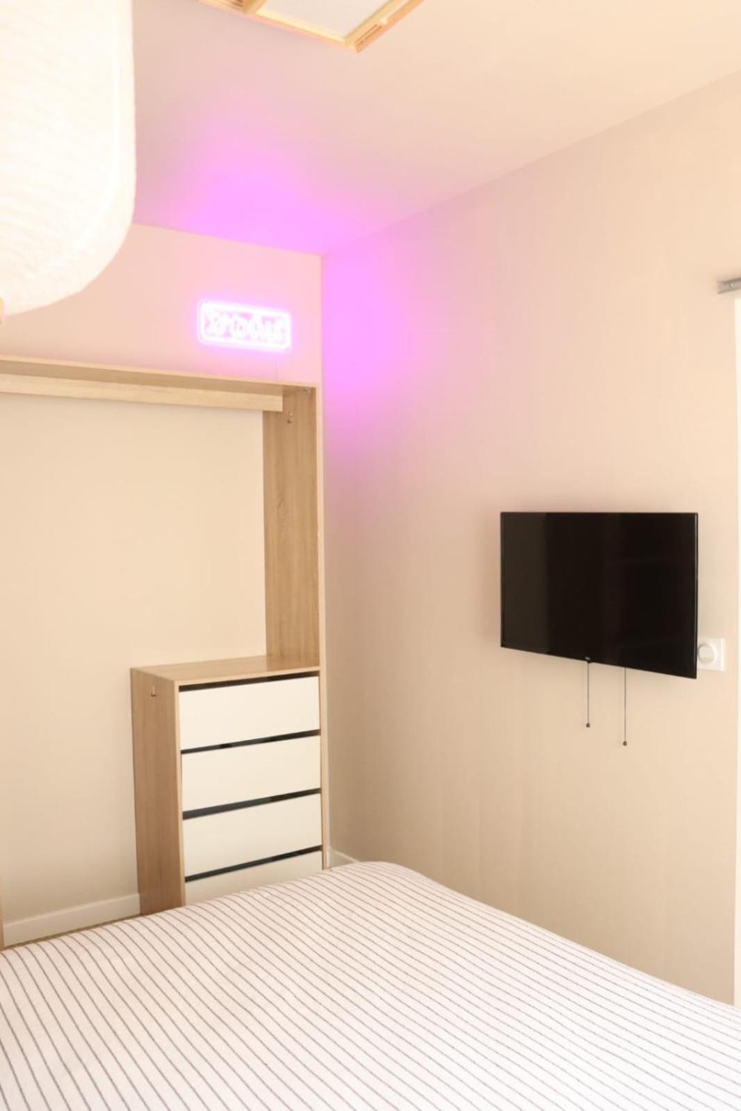 Loveroom Japon Avec Balneotherapie Тулон Екстериор снимка