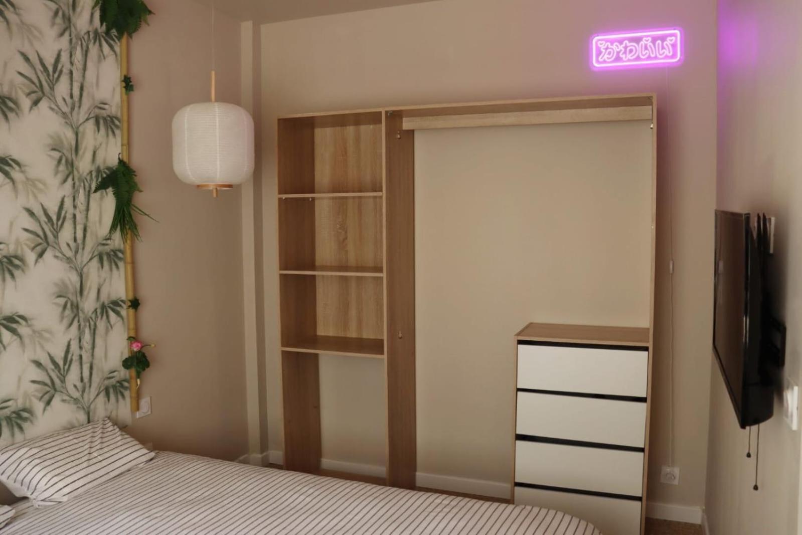 Loveroom Japon Avec Balneotherapie Тулон Екстериор снимка