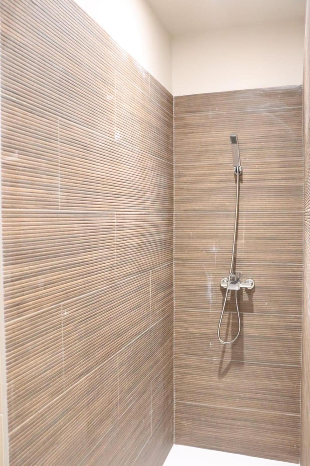 Loveroom Japon Avec Balneotherapie Тулон Екстериор снимка