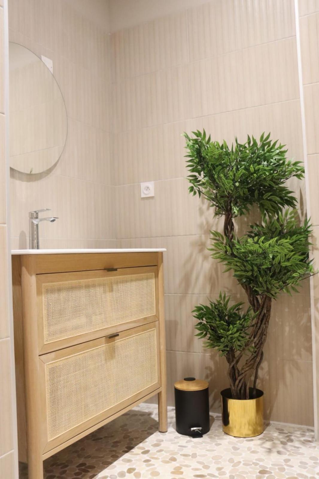 Loveroom Japon Avec Balneotherapie Тулон Екстериор снимка